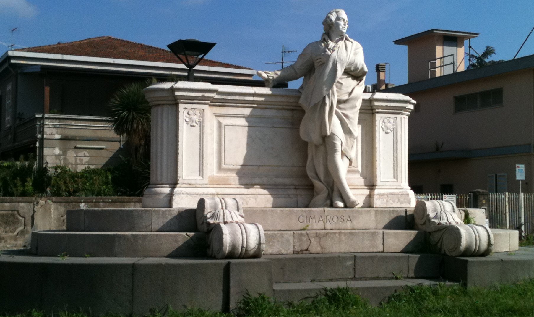 Monumento_a_Domenico_Cimarosa1